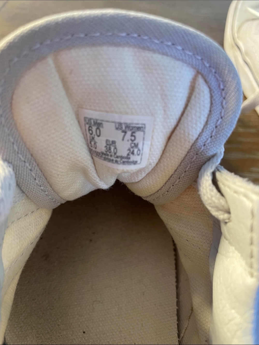 Vans Low-Top Suede Sneakers in Light Gray and White - Picture 3 of 8